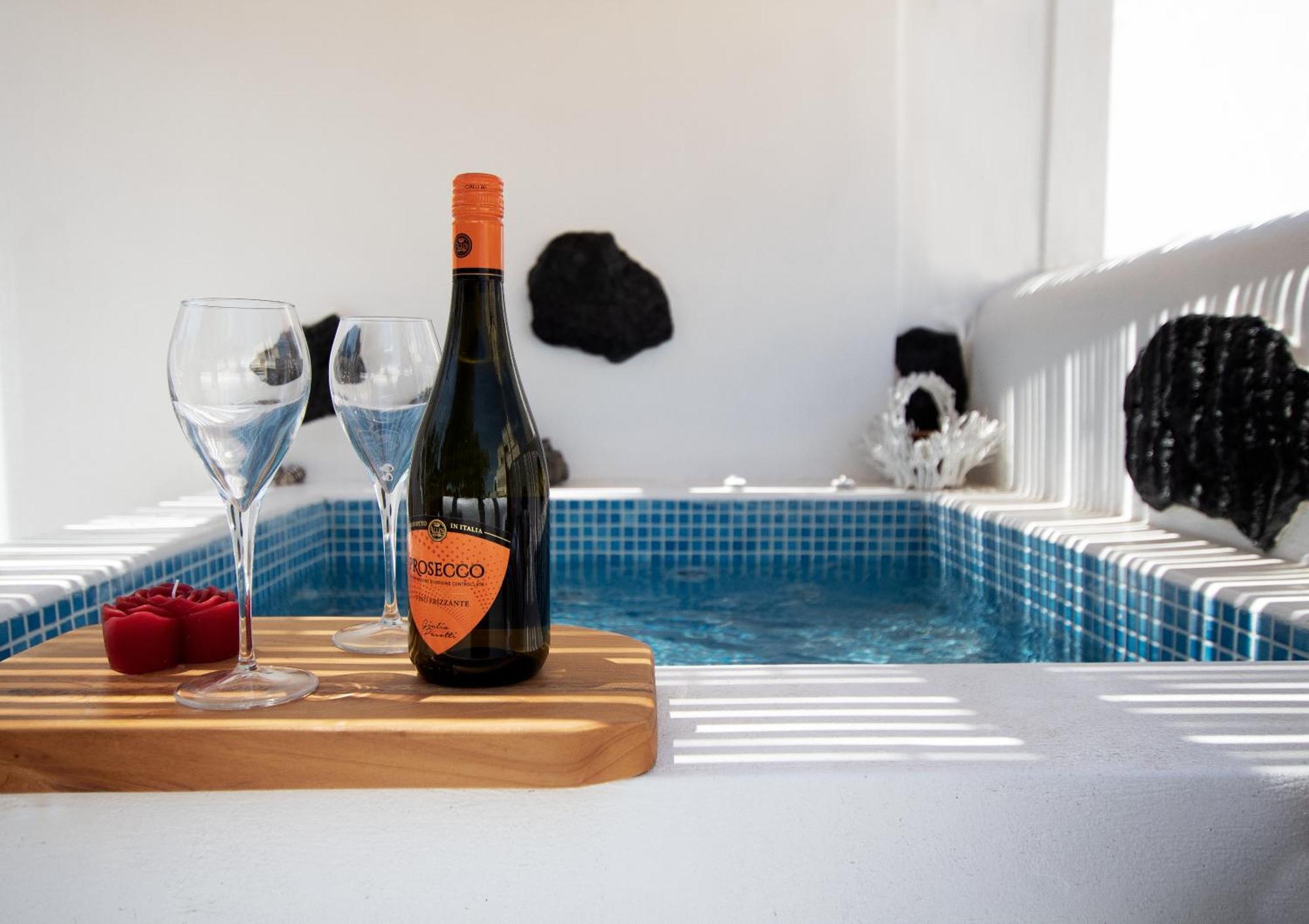 Asera Suites - Prive Jacuzzi Kamari  Luaran gambar