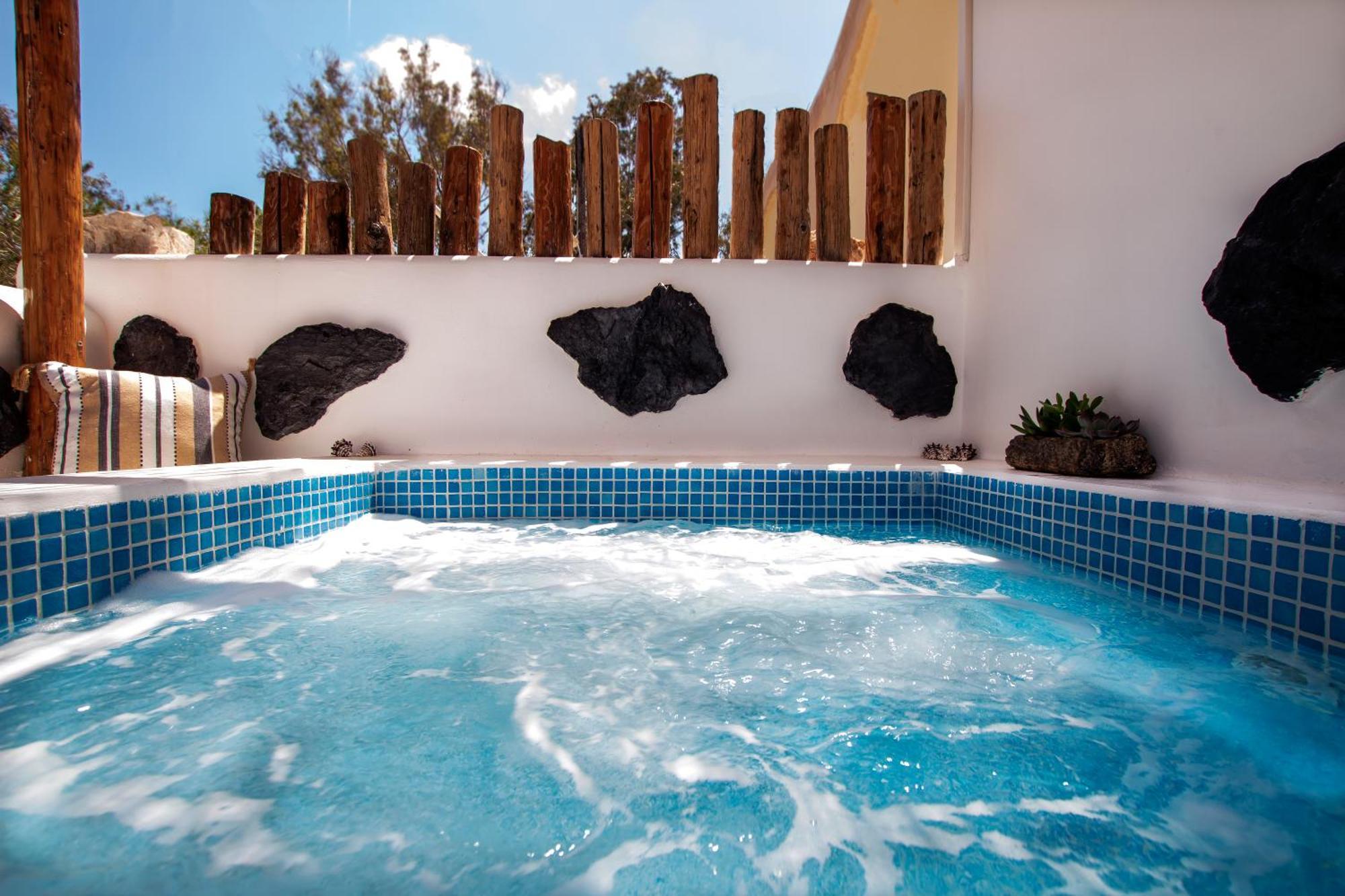 Asera Suites - Prive Jacuzzi Kamari  Luaran gambar